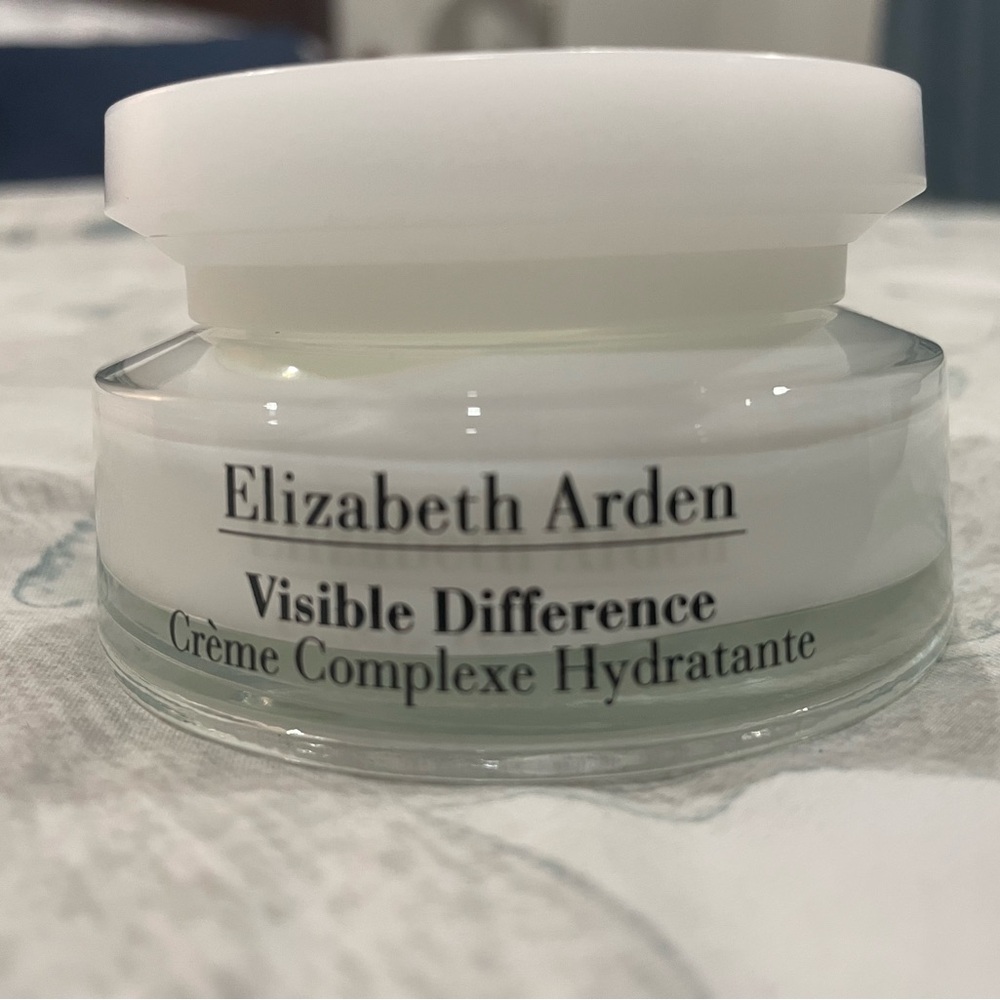 Elizabeth Arden - Visible Difference Refining Moisture Complex.